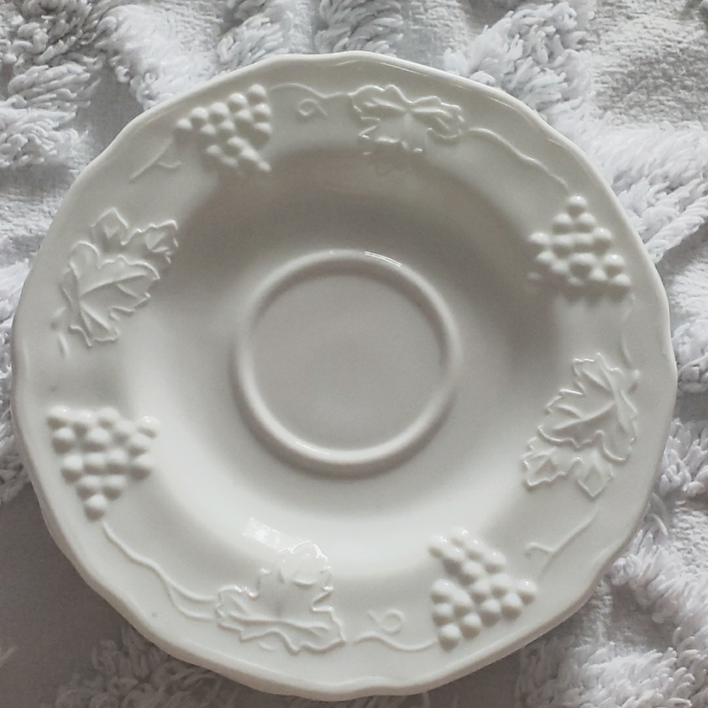6 Milkglass saucers by Indiana glass